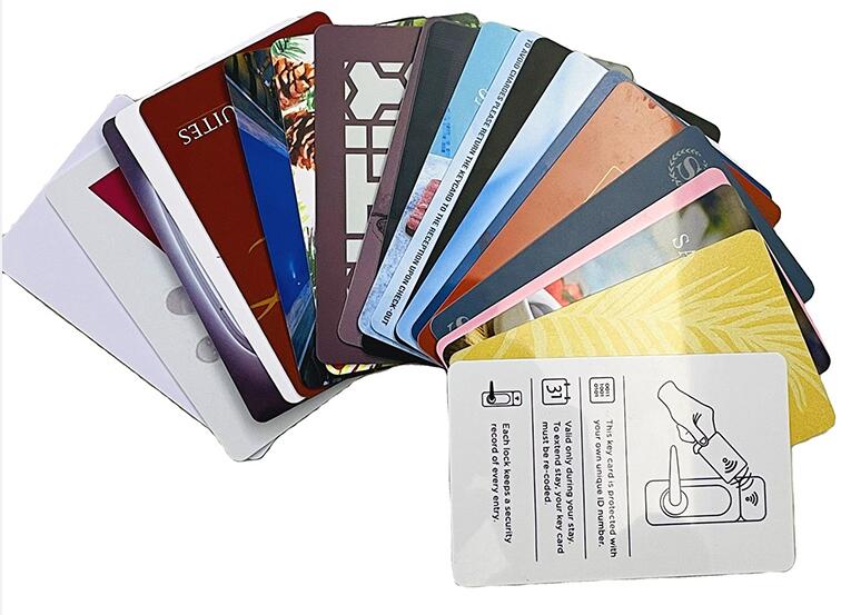 Bagaimana kartu pintar menonjol dalam skenario digital dan mendukung pengurangan biaya industri dengan keamanan tingkat chip, multi-fungsi, dan daya tahan?